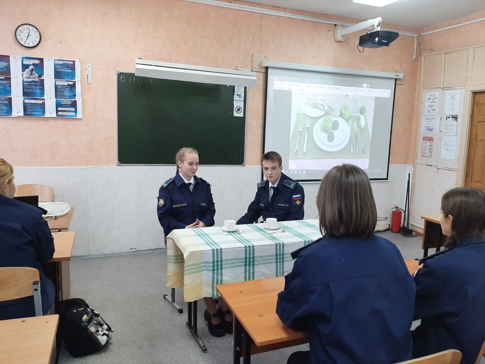 На классных часах &amp;quot;Искусство беседы за столом&amp;quot;.